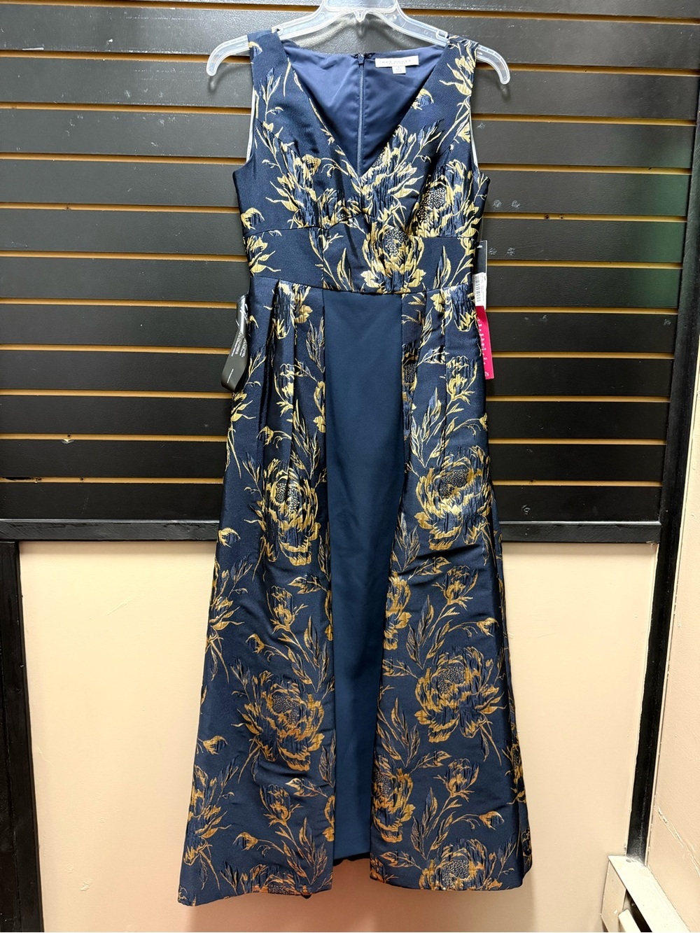 NWT Kay Unger Sterling Metallic Jacquard Gown Navy Gold Size 8 Formal Dress